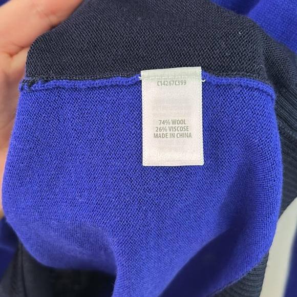 St. John Women's Crewneck wool blend Sweater size small‎ - Picture 3 of 4